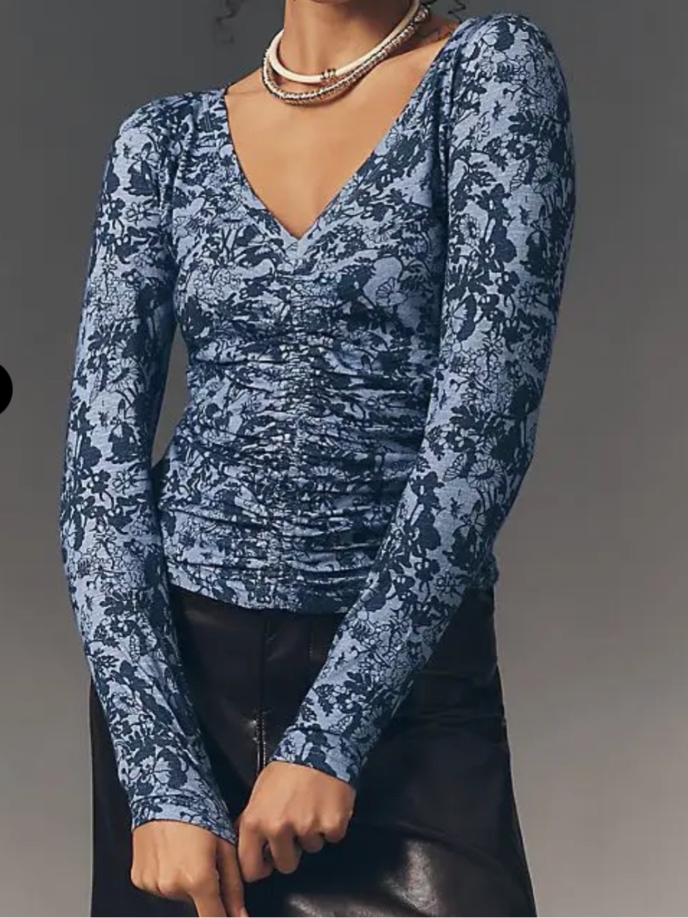 PILCRO LONG-SLEEVE CINCHED V-NECK TOP